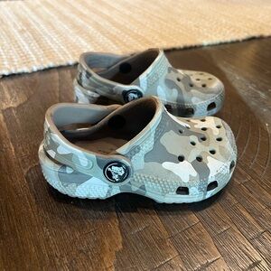 Toddler size 6 camo crocs